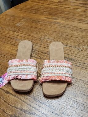 NEW Roxy Sandals Size 7